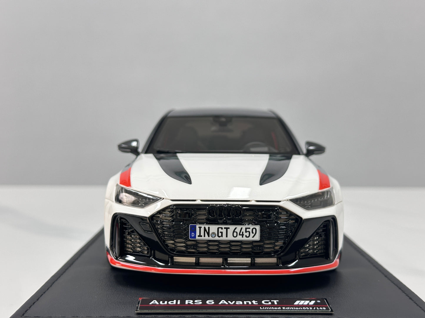 MOTORHELIX 1/18 Audi RS6 Avant GT Acona White MH366