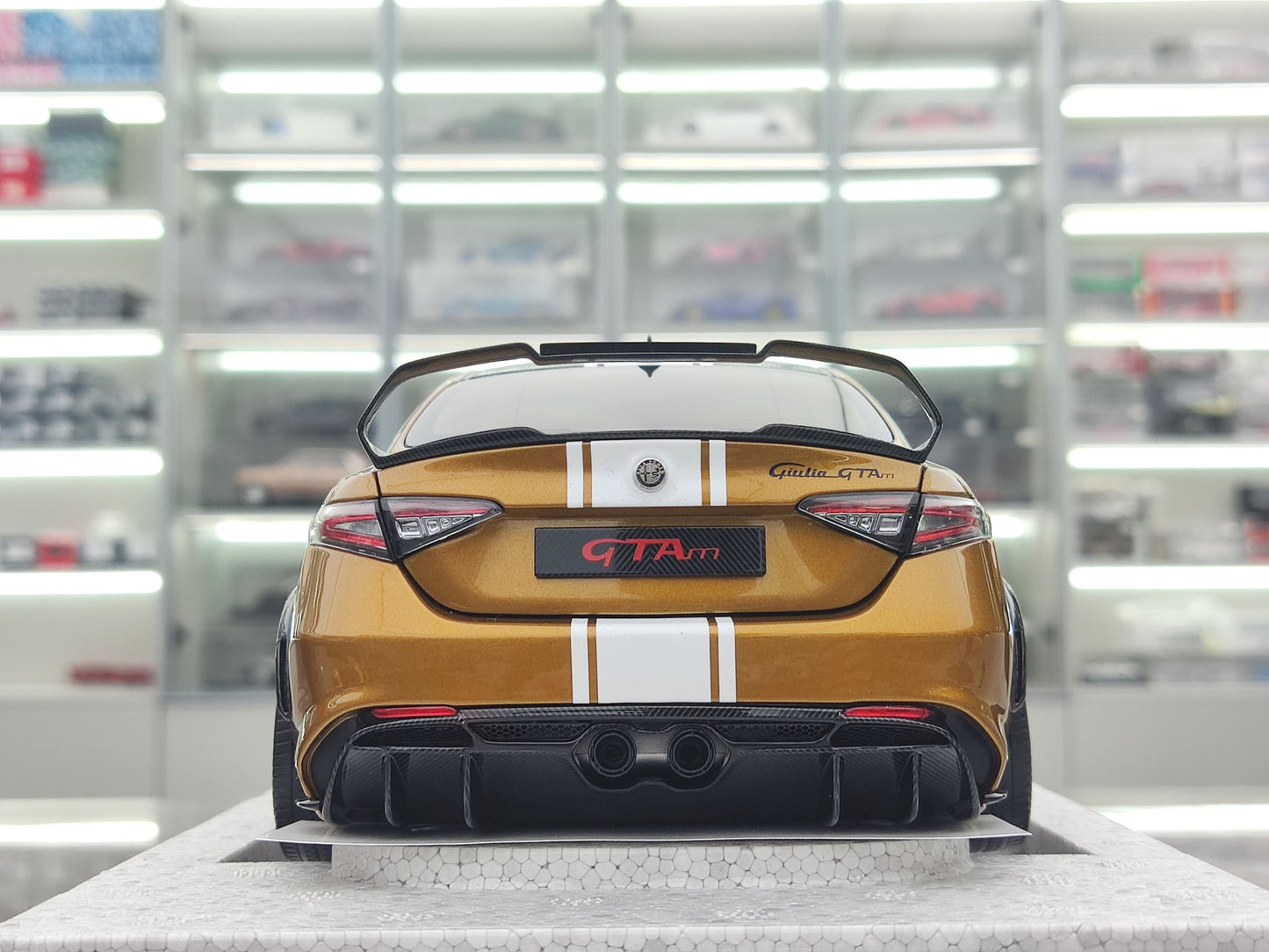 MOTORHELIX 1/18 Alfa Romeo Giulia GTAm Ochre Precious Metal MH325