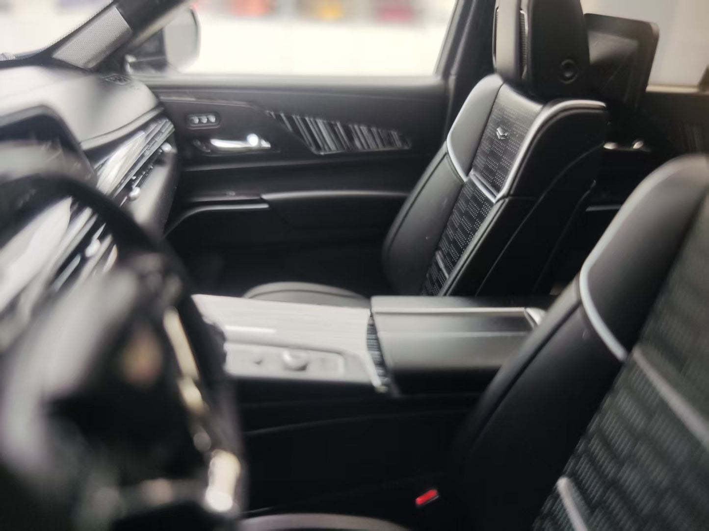 BBA MODEL 1/18 Cadillac Escalade V-Series, Gloss Black, BBA050