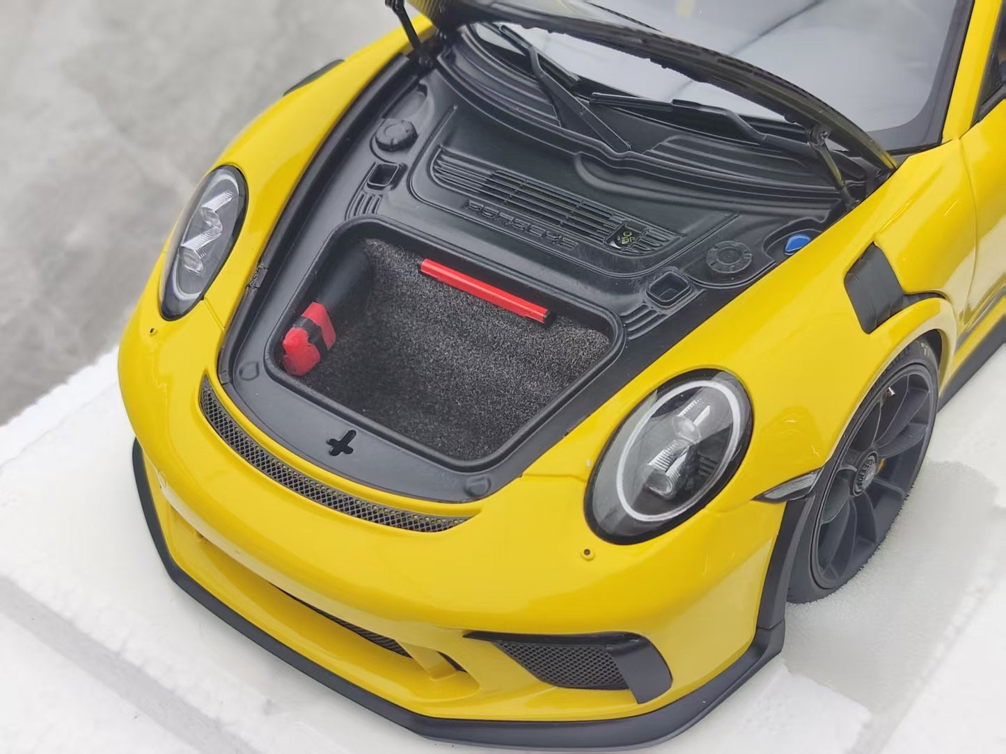 AUTO Art 1/18 Porsche 911 (991.2) GT3 RS Yellow 78178