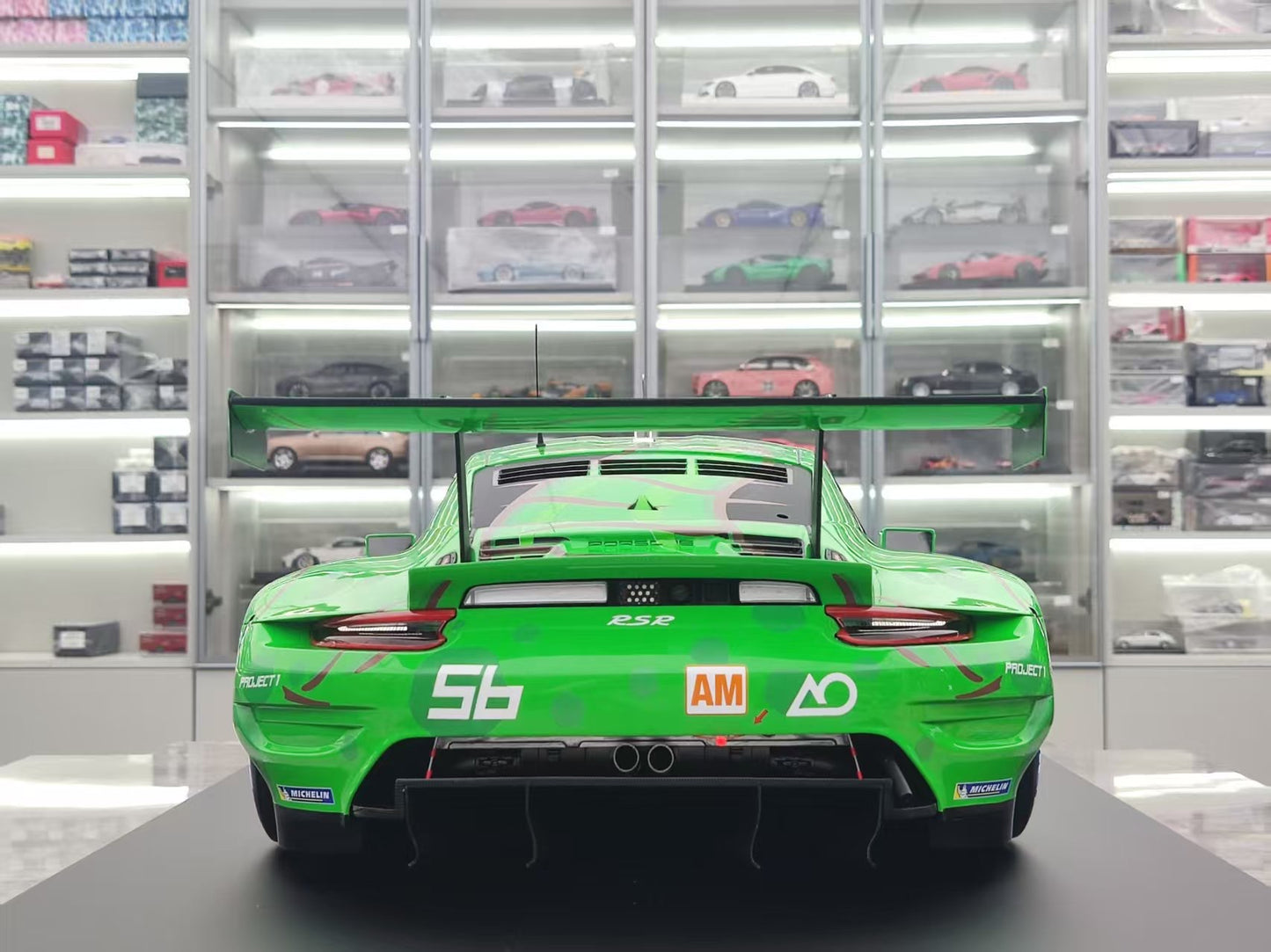 SPARK 1/8 Porsche 911 RSR 19 No.56 PROJECT 1-AO Le Mans 24H 2023 Green Dinosaur Livery 08G046