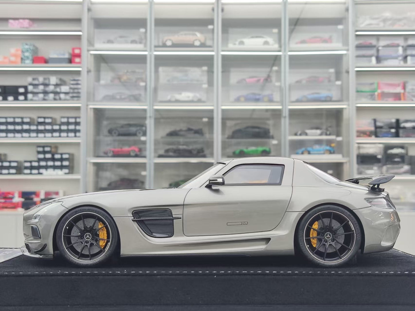 HH MODEL 1/18 Mercedes-Benz SLS Black Series Metallic Dark Gray HH579