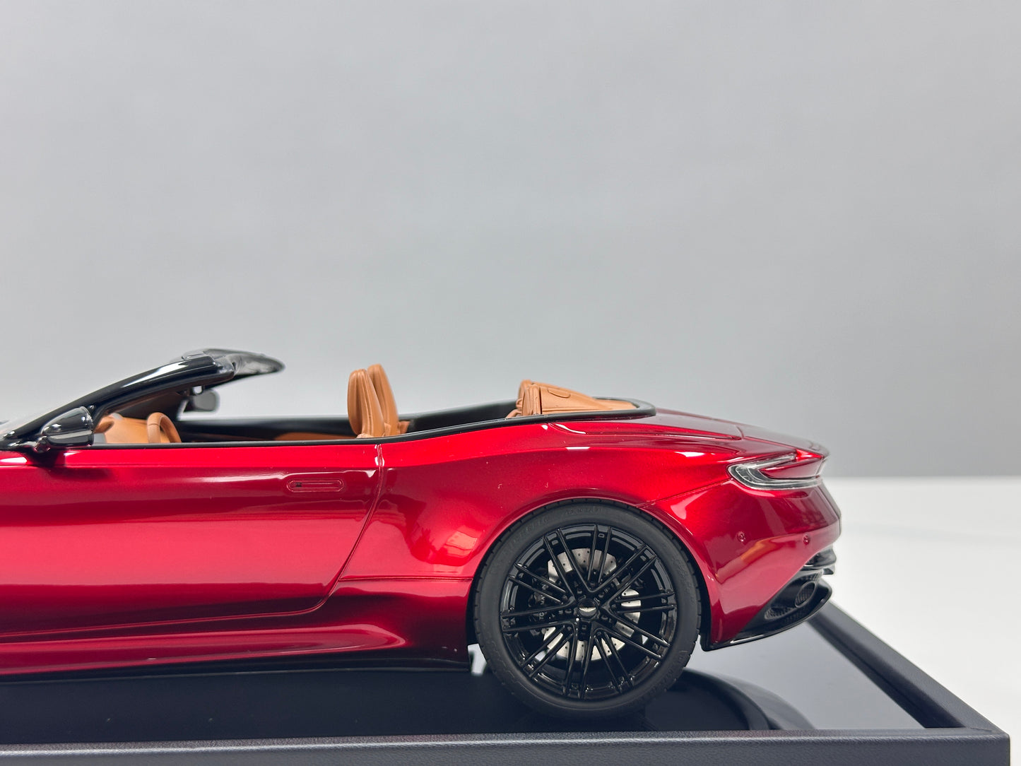 Xiaoguang Model & MotorHelix 1/18 Aston Martin DB12 Volante Convertible – Volcano Red Metallic (MH388)
