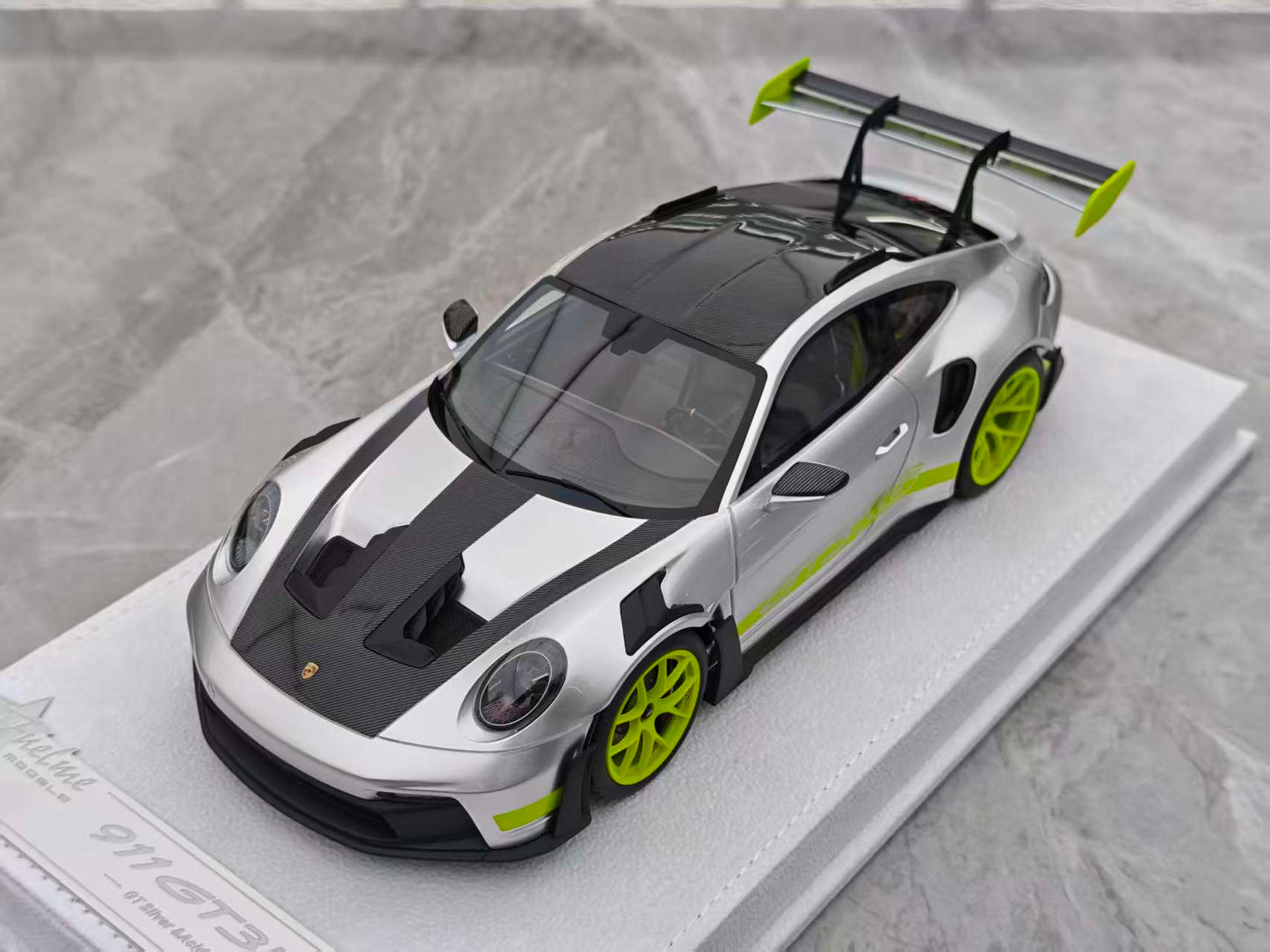 FuelMe 1/18 Porsche 992 GT3RS Silver with Green Wheels FM18010LM-09