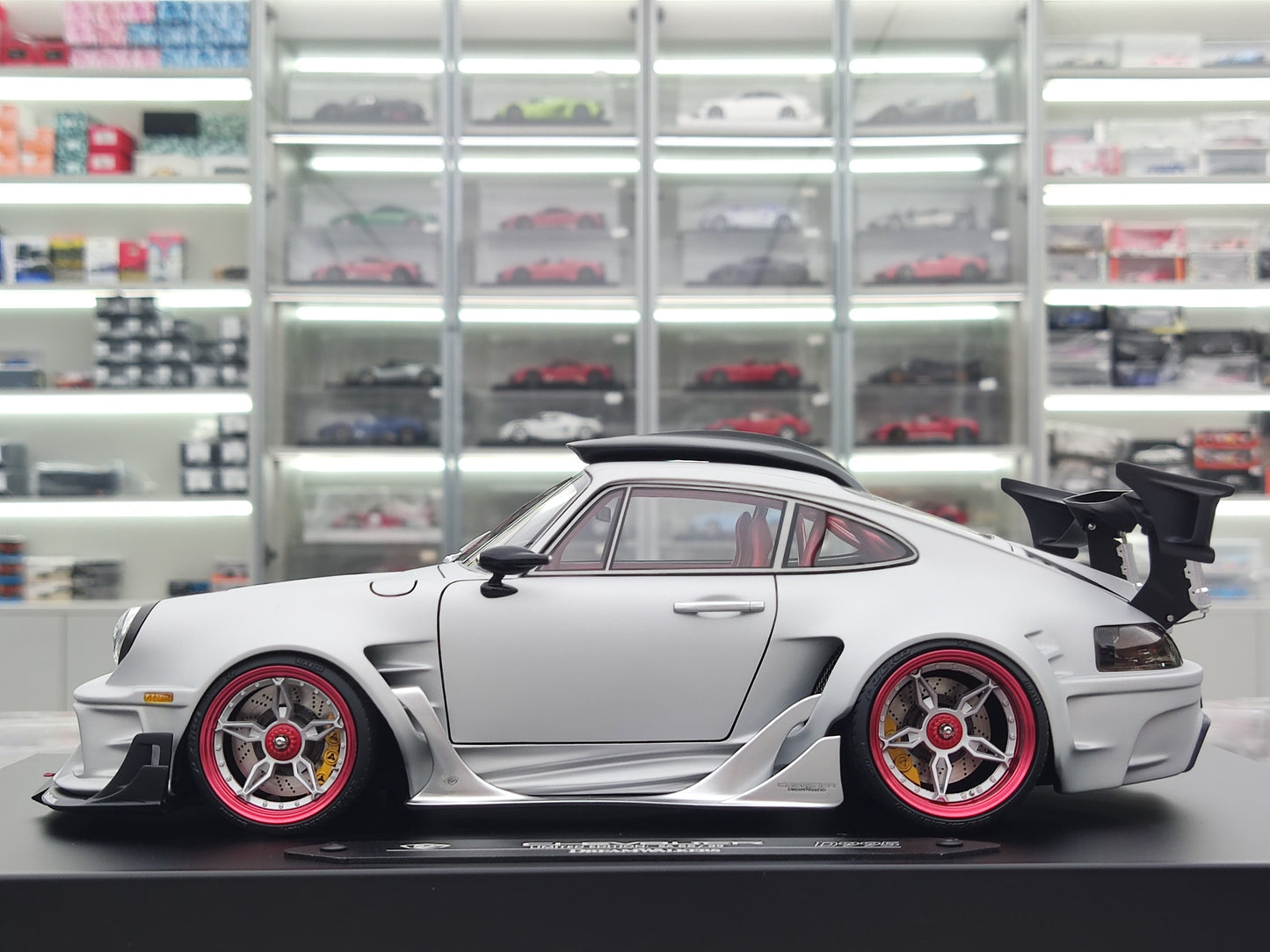 Dreamwalkers 1/18 Porsche CHEVALIER D995 Silver Simulated Car Model C-D995-SA01