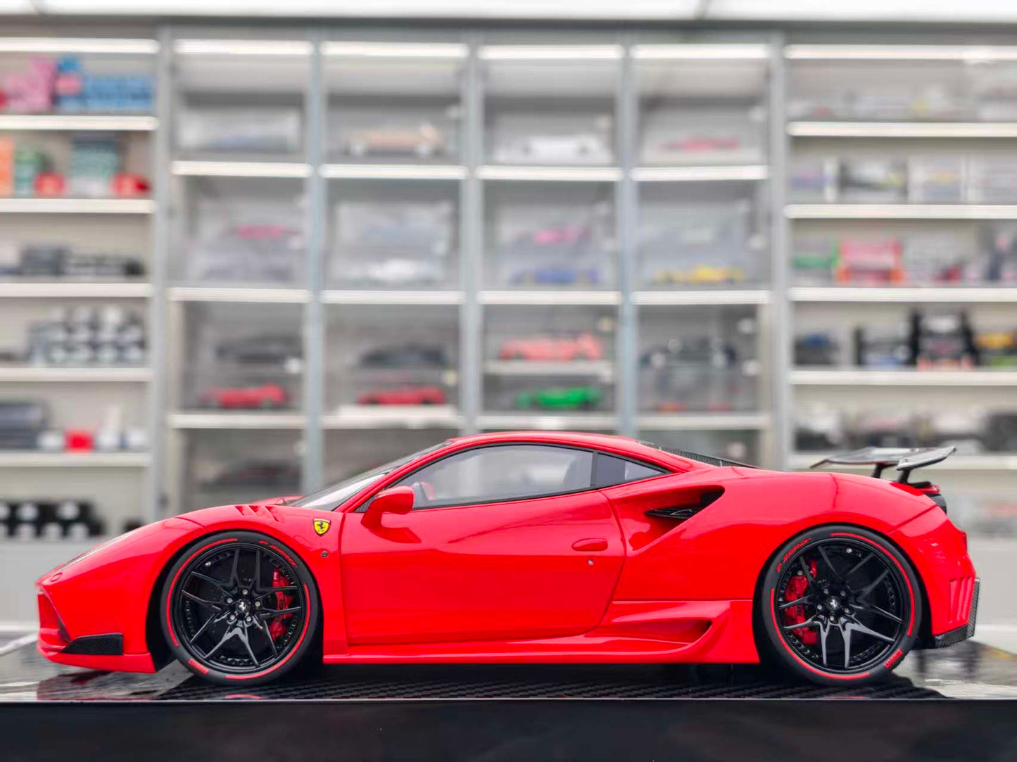 CE 1/18 Ferrari Novitec 488GTB N-Largo Standard Red CE005
