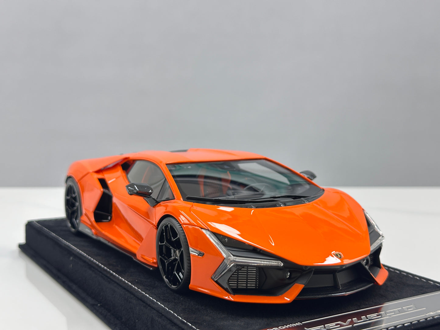 HH Model 1/18 Lamborghini Revuelto Apodes Orange HH626