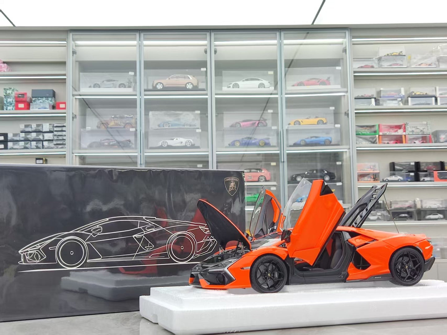 LCD 1/18 Lamborghini Revuelto Alloy Full Opening Orange LCD18026-OR