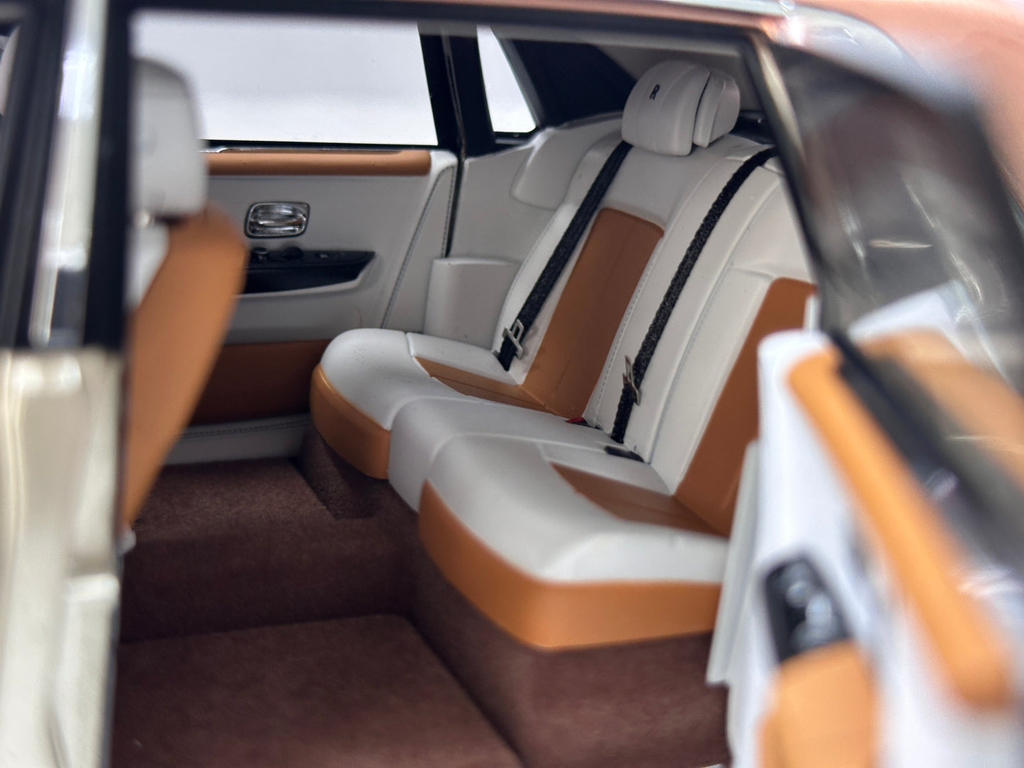 ZP 1/18 Rolls-Royce Phantom VIII Rose Gold/Champagne Gold ZP121