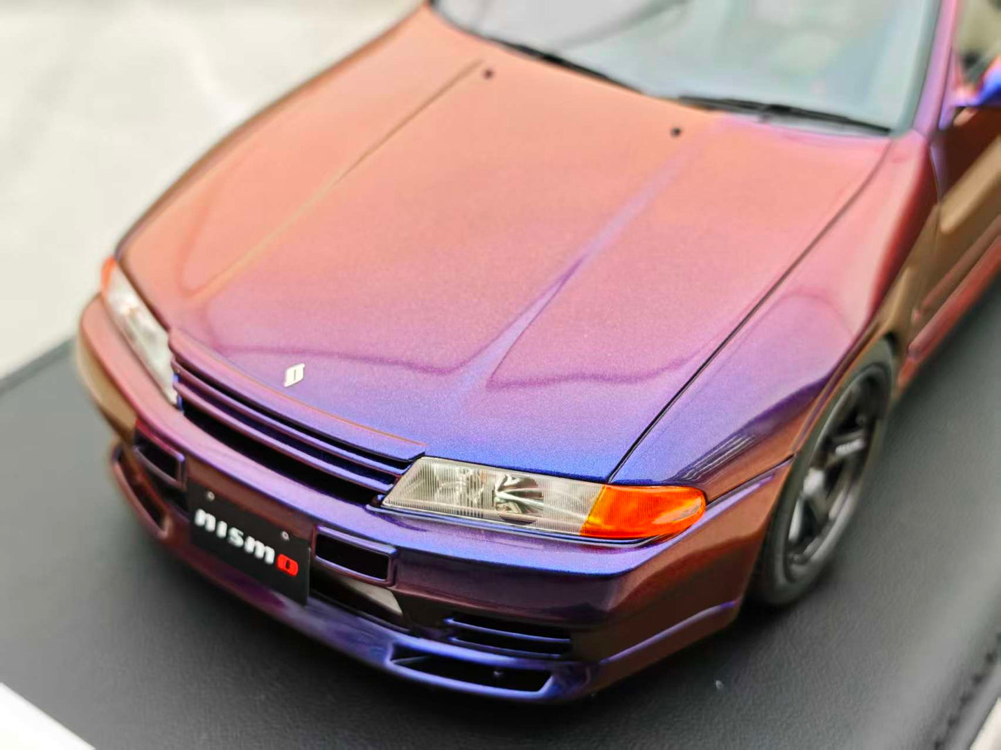 MOTORHELIX 1/18 Nissan Skyline GT-R (R32) Customized Version Chromatic Purple MH333