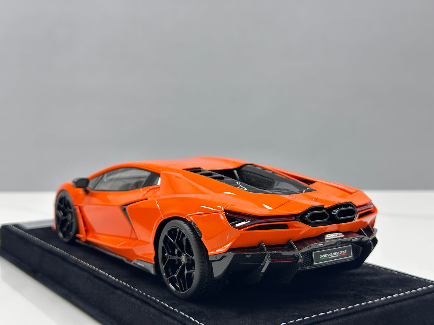 HH Model 1/18 Lamborghini Revuelto Apodes Orange HH626