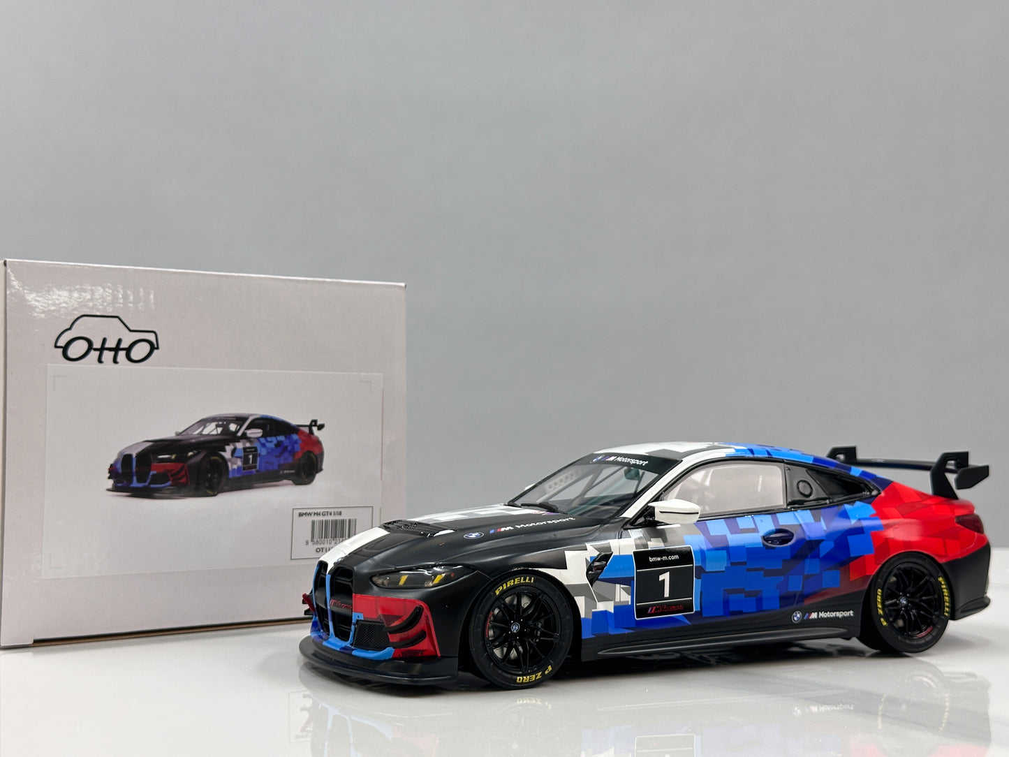 OTTO 1/18 BMW M4 GT4 White/Blue/Black OT1125