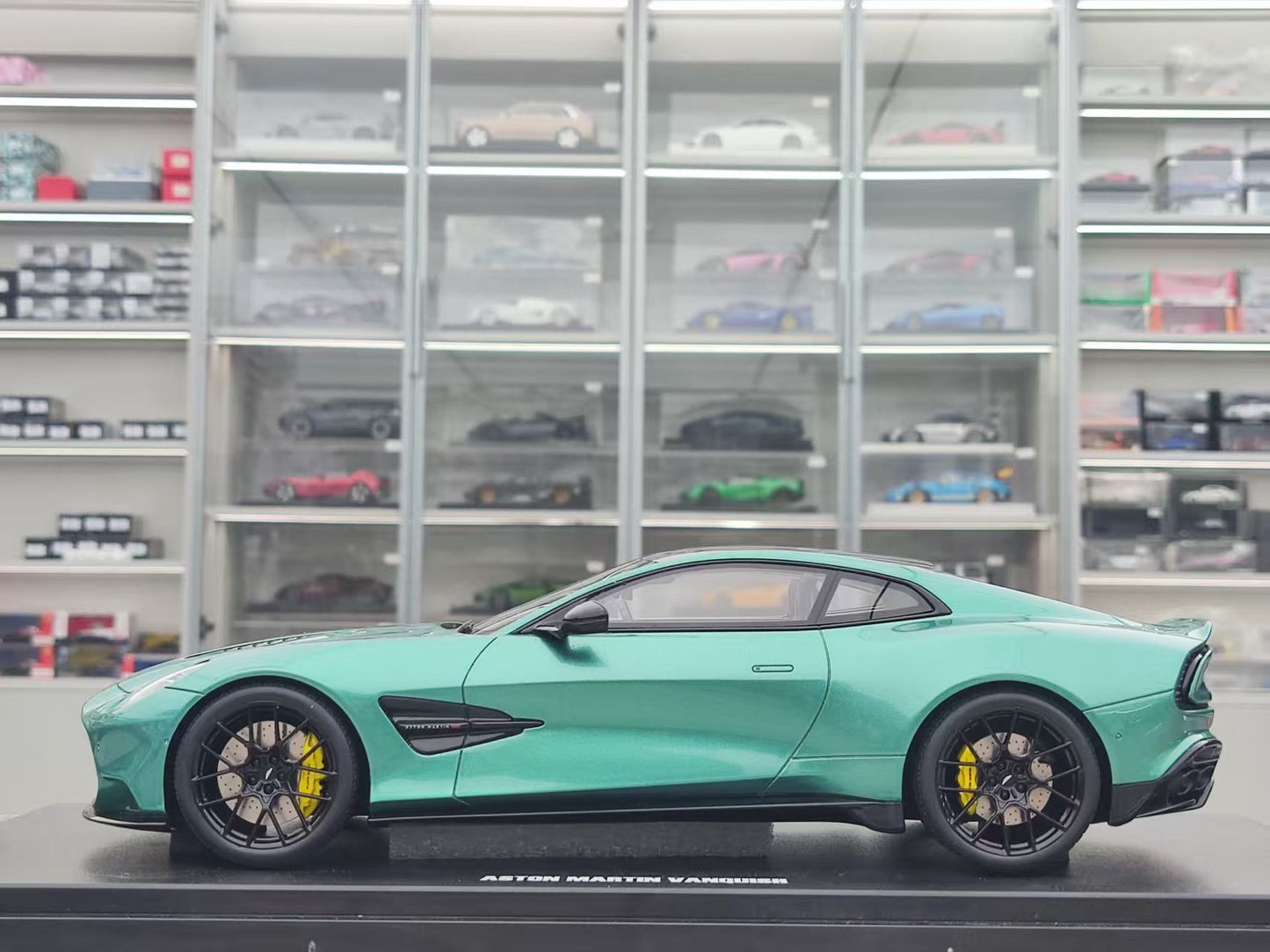 GT Spirit 1/18 Aston Martin Vanquish Green GT551