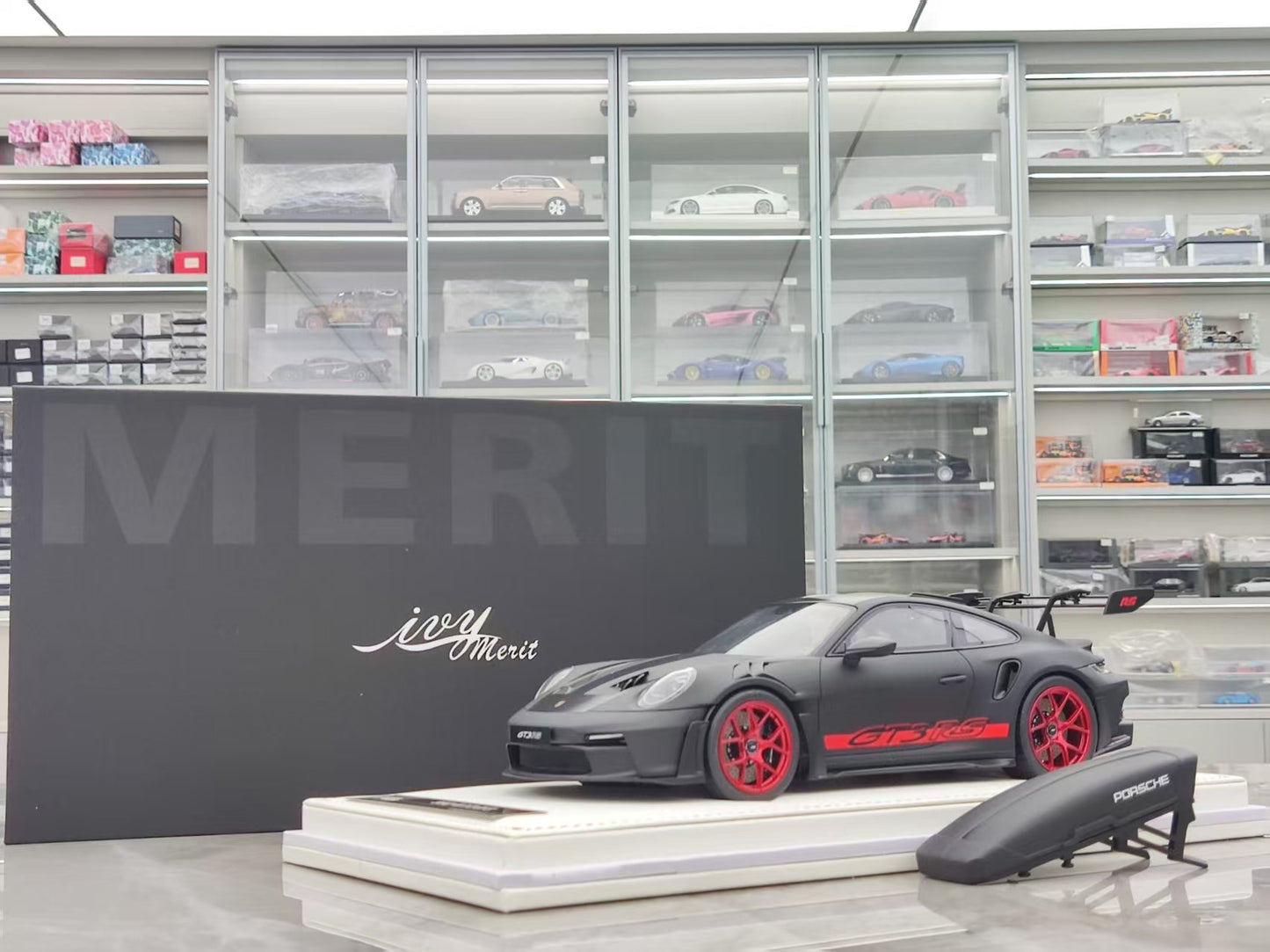 IVY 1/18 Porsche 992 GT3 RS Matte Black IM1837MRR