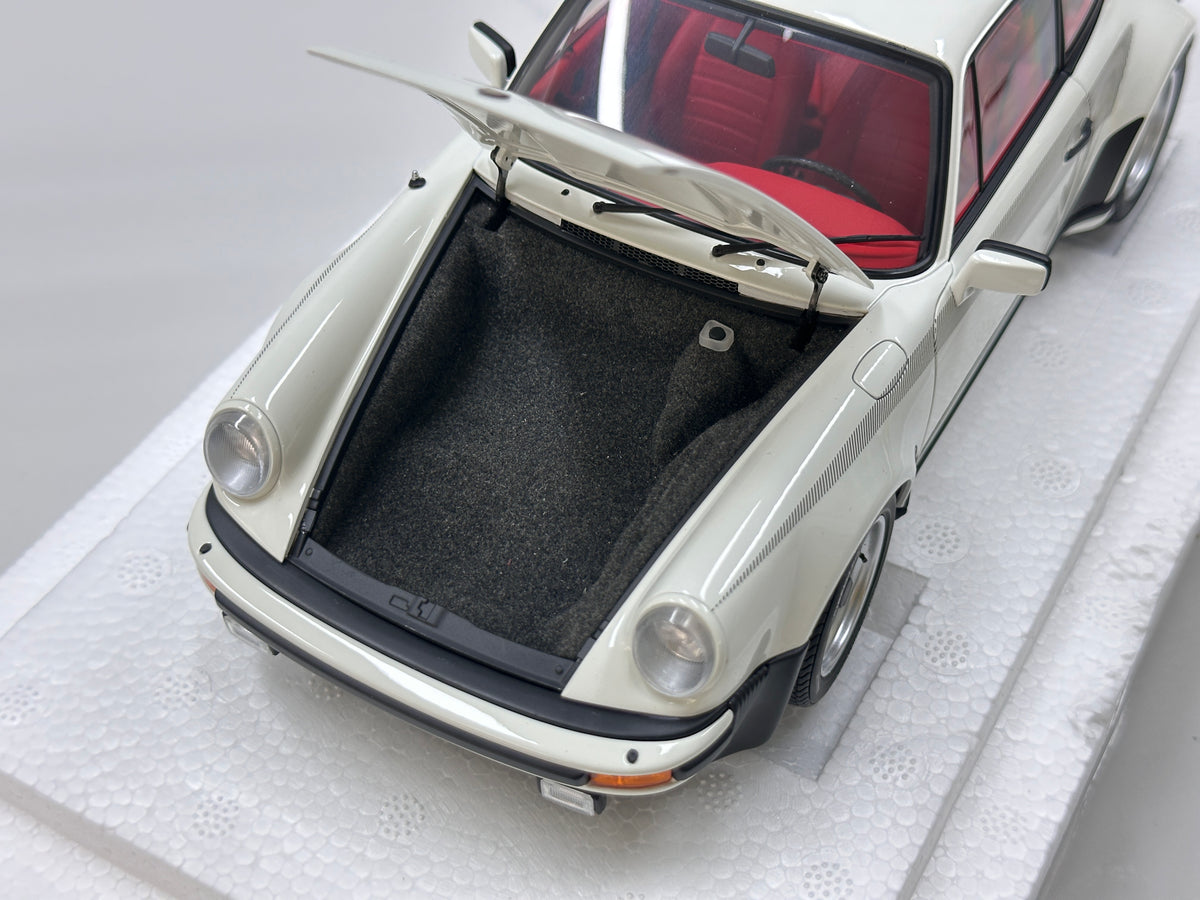 AUTOart 1/18 Porsche 911 (930) Turbo 3.0 White 78113