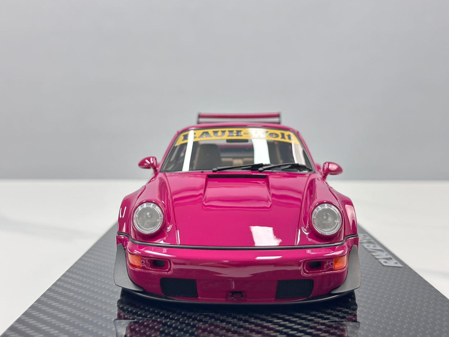 TGM Model 1/18 Porsche RWB 964 – Rose Pink (TGM007)