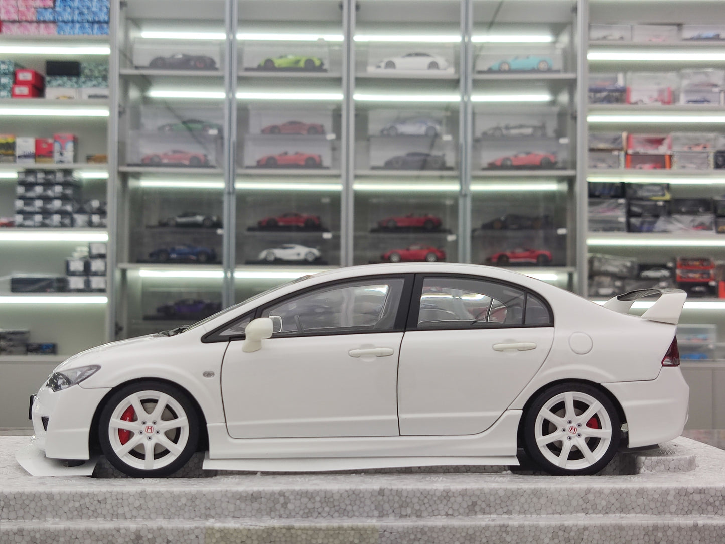 MOTORHELIX 1/18 Honda Civic Type R (FD2) 2007 Facelift MH307