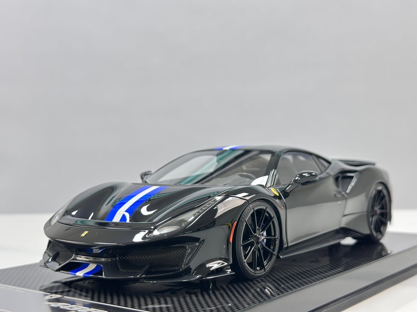DM Pro 1:18 Ferrari 488P – Black Base, Style F – Black – Fully Opening Resin Model (DGP006B)