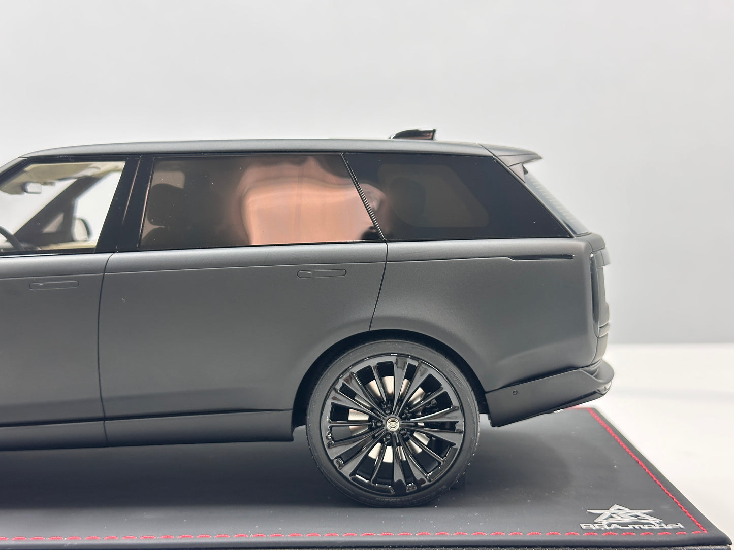 BBA Model 1:18 Land Rover Range Rover Autobiography — Matte Black (BBA068)
