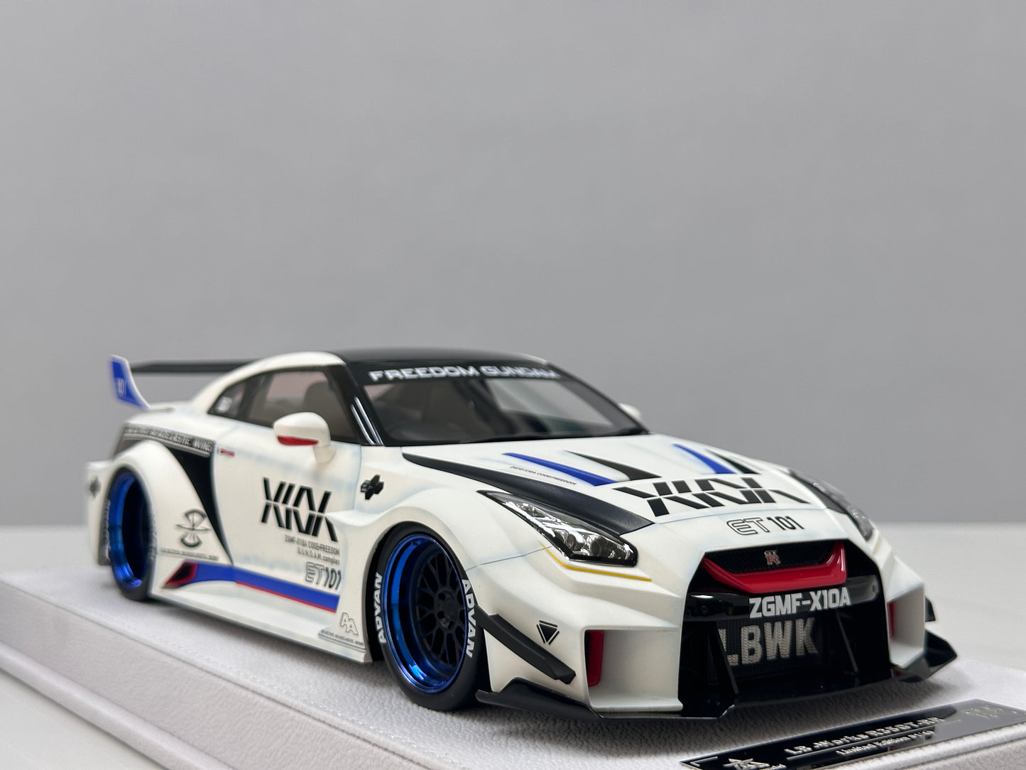 BBA MODEL 1/18 Nissan GTR 35GT-RR Gundam livery BBA062