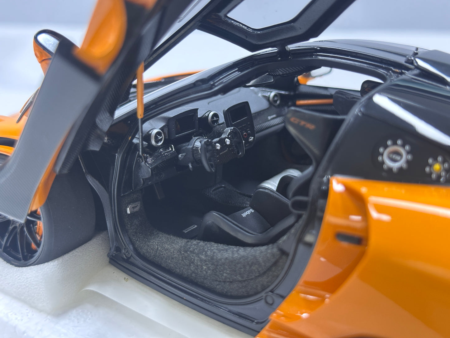 AUTO Art 1/18 McLaren SENNA GTR Orange 81956