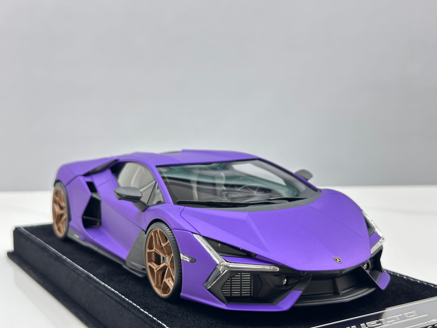 HH Model 1/18 Lamborghini Revuelto Matte Purple HH618