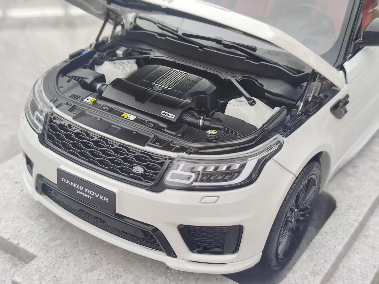 WHELART 1/18 Land Rover Sport White Alloy Model WH003