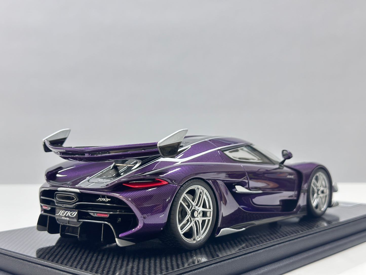 FRONTIART 1/18 Koenigsegg Jesko Carbon Purple FA199