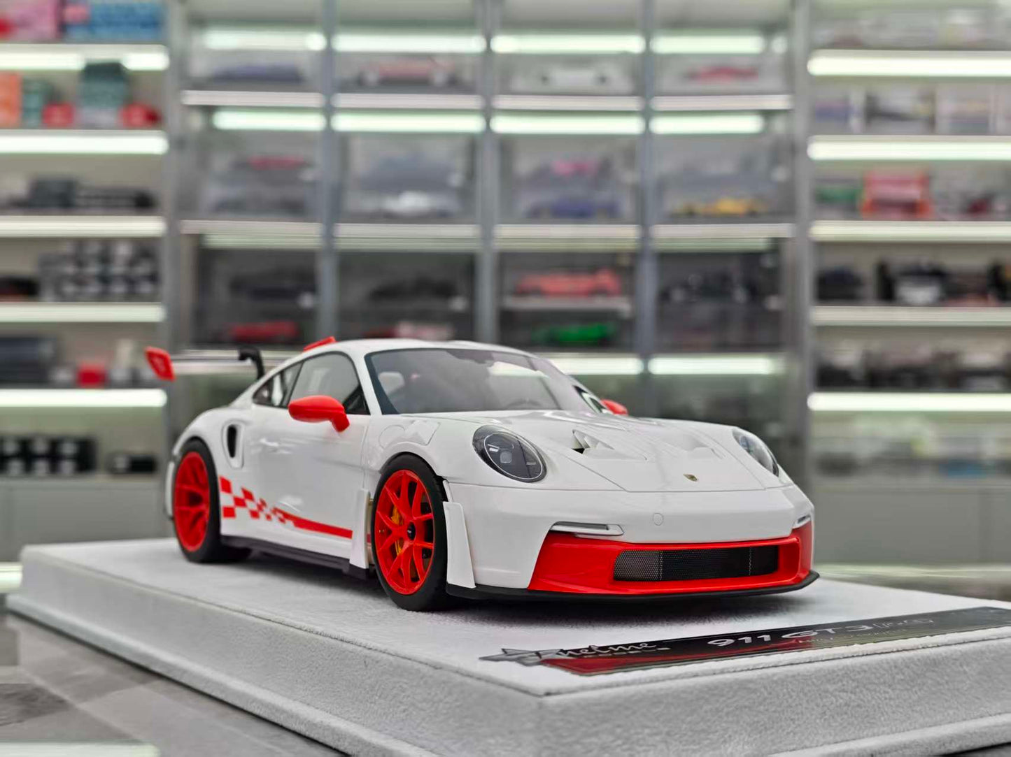 FuelMe 1/18 Porsche 992 GT3RS SASTRO FM18010LM-21