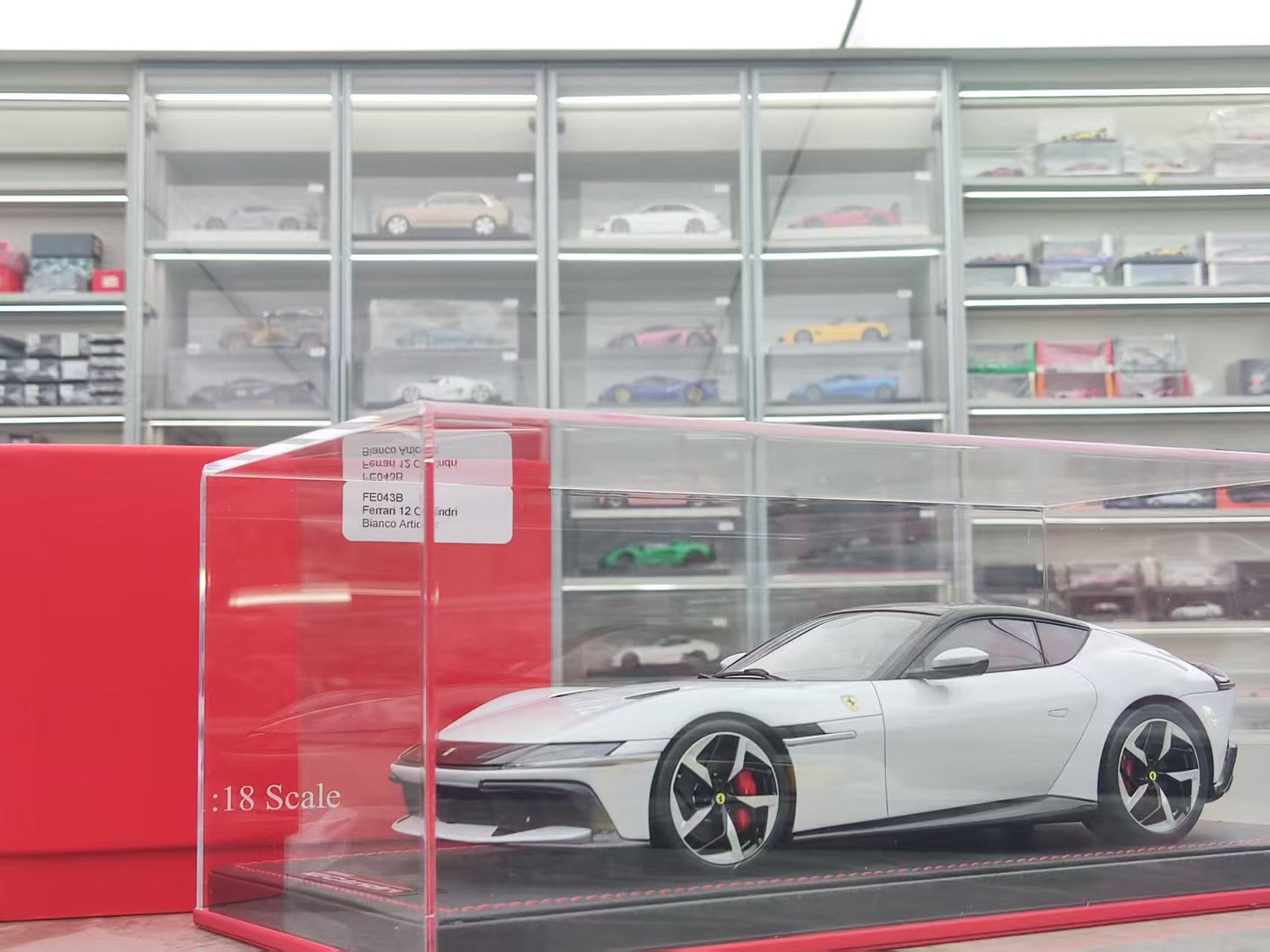 MR 1/18 Ferrari 12 Cilindri Arctic White FE043B