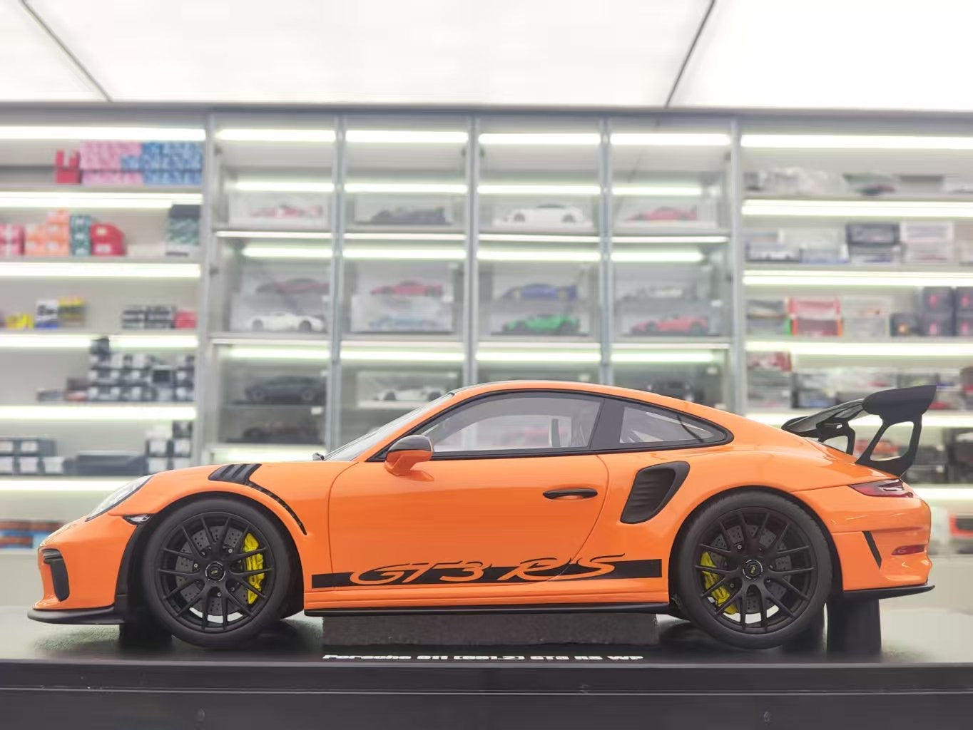 GT SPIRIT 1/18 Porsche 911 GT3 RS Car Model CLDC044