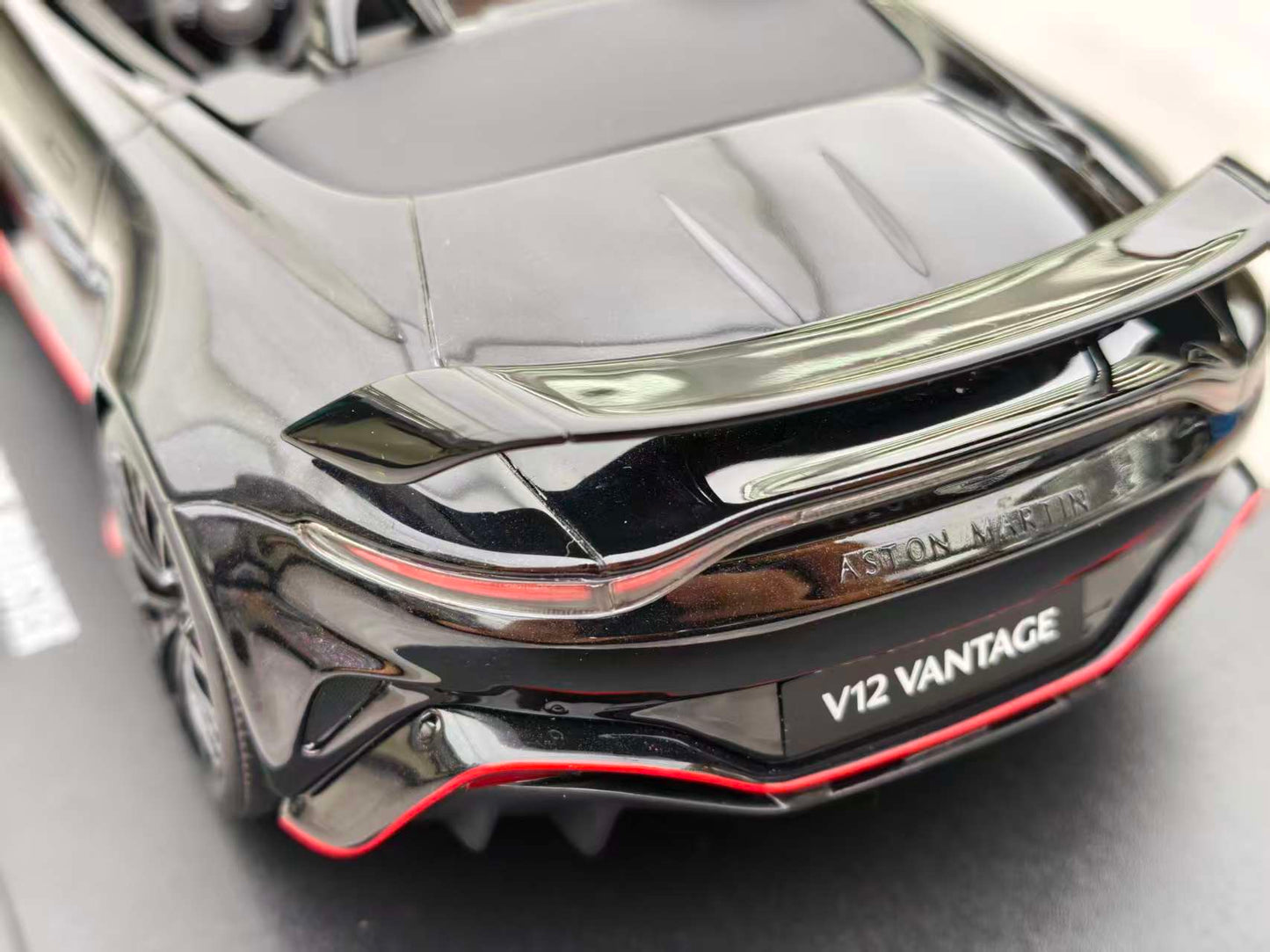 GT Spirit 1/18 ASTON MARTIN V12 VANTAGE6 GT923