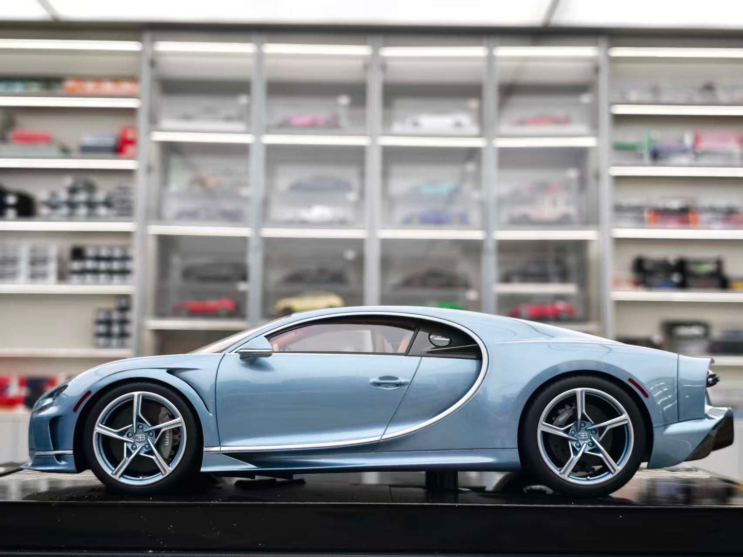 MR 1/18 Bugatti Chiron Super Sport Atlantic Blue BUG012E