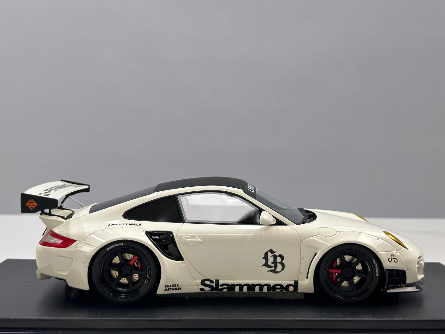 GT Spirit 1/18 Porsche LB-WORKS 997 TURBO White GT958