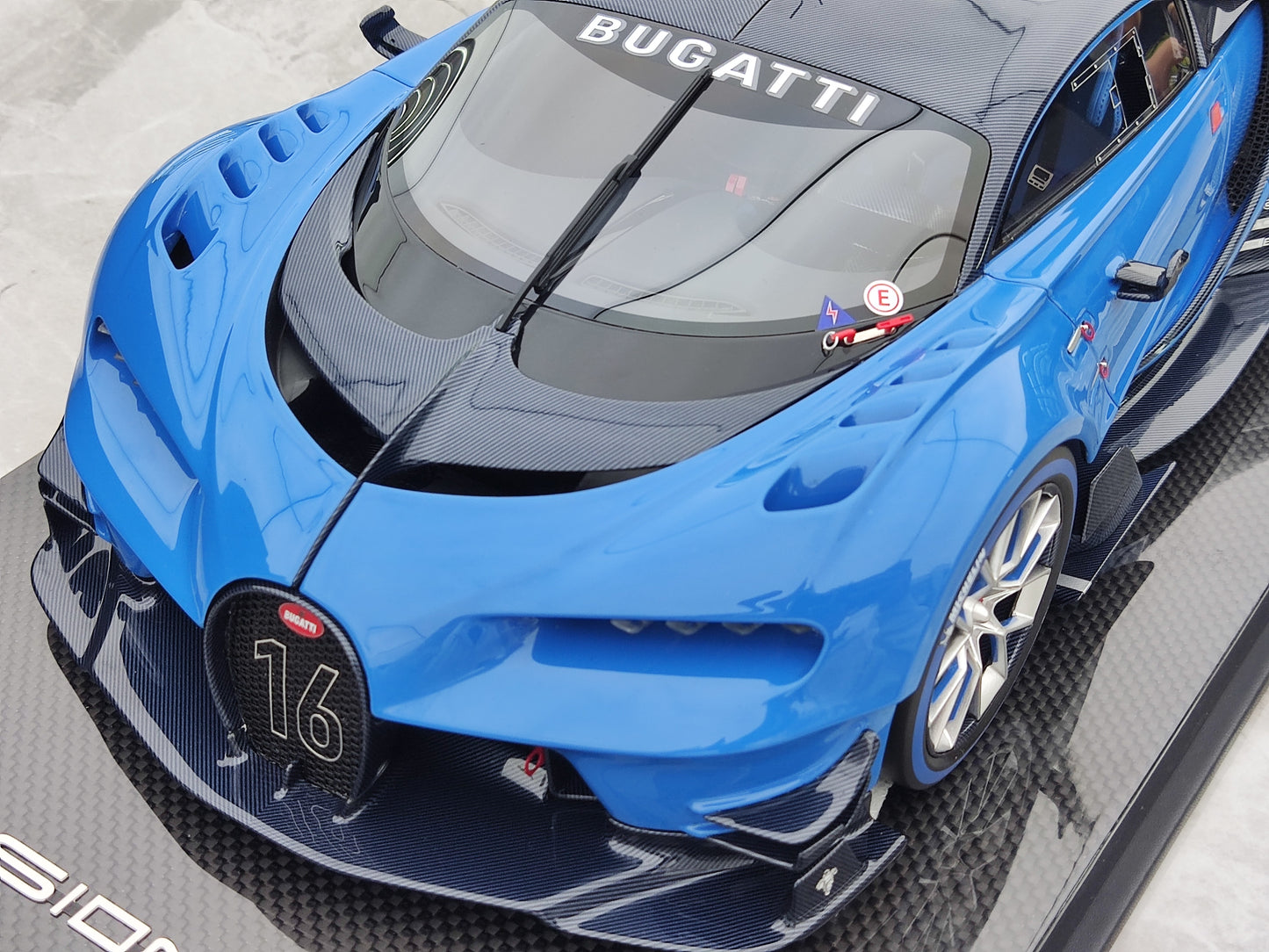 RUNNER 1/12 Bugatti Vision Gran Turismo Blue RNR021