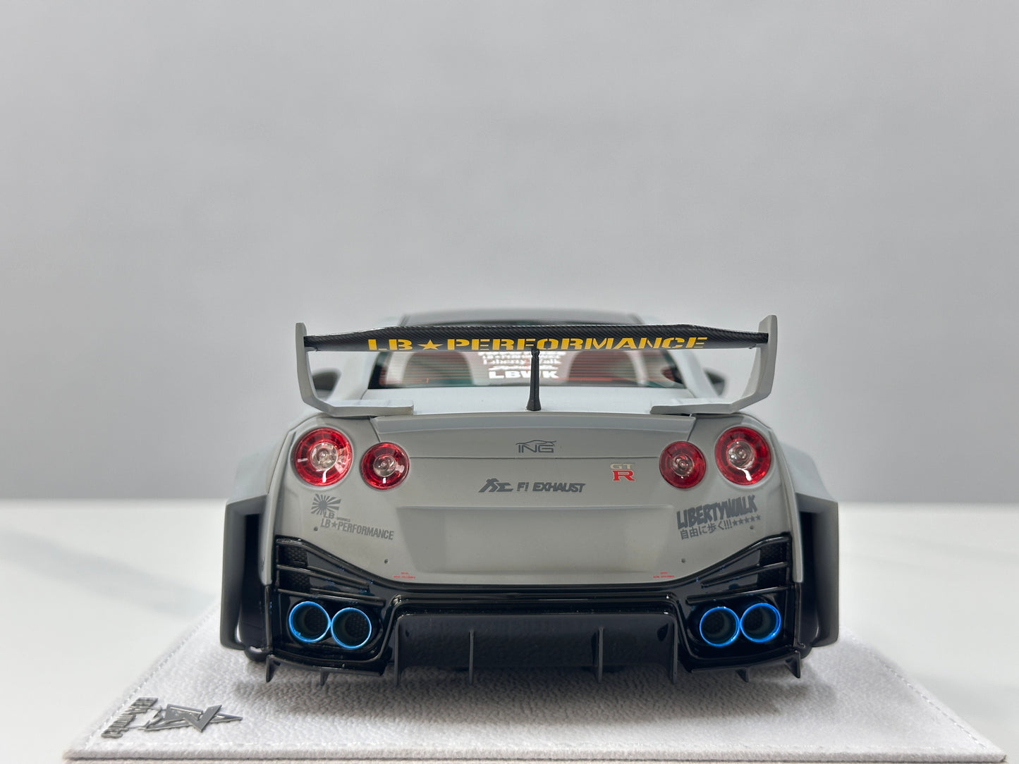BBA MODEL 1/18 Nissan GTR 35GT-RR Fighter Gray BBA063