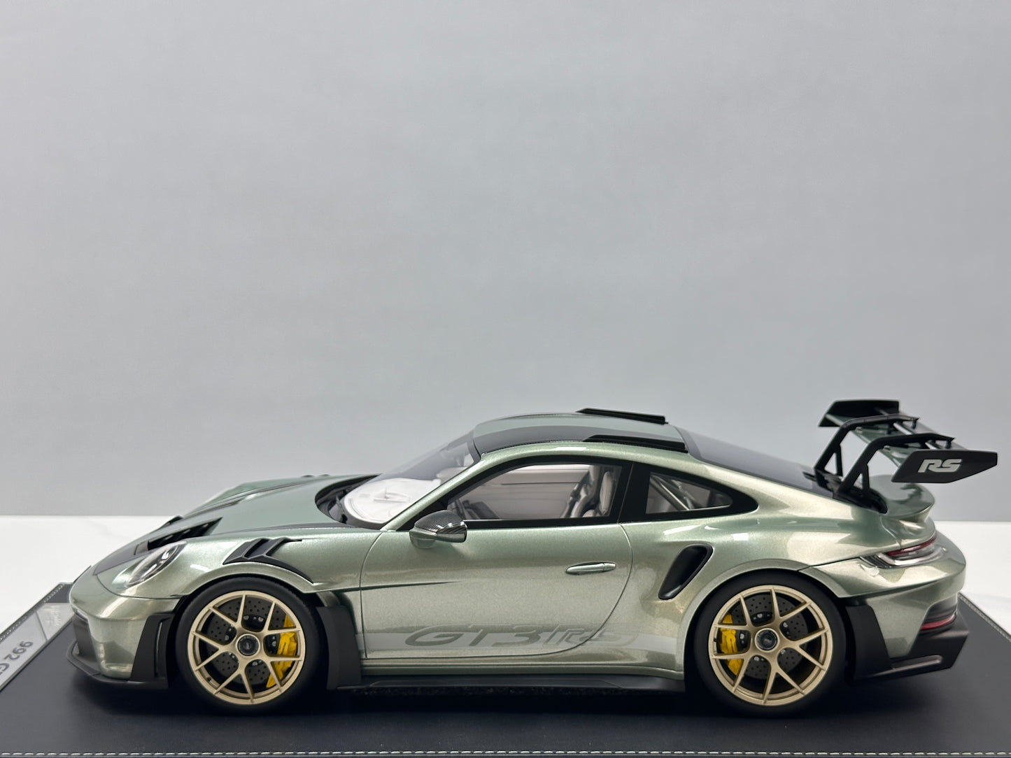 IVY 1/12 Porsche 992 GT3 RS City Bamboo Green and White Ribbon IVY244