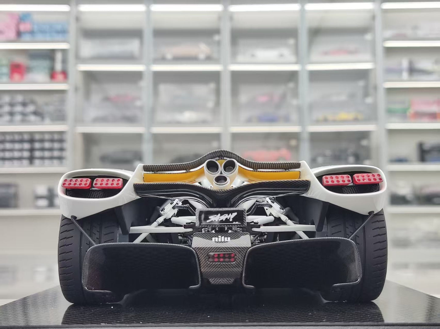 FRONTIART 1/18 Nilu 27 White FA180