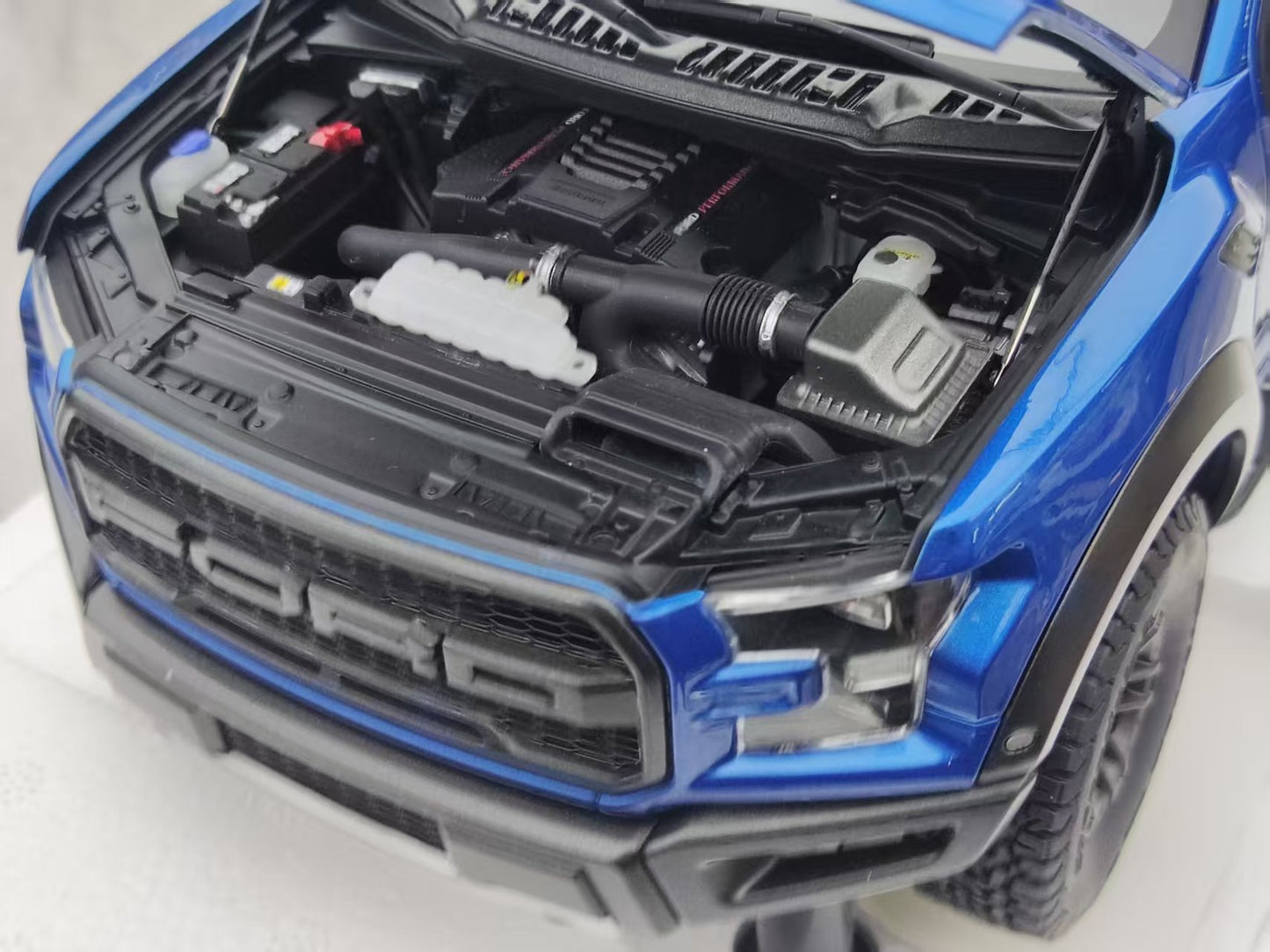 AUTO Art 1/18 Ford F-150 RAPTOR SUPERCREW 2019 Blue 72949