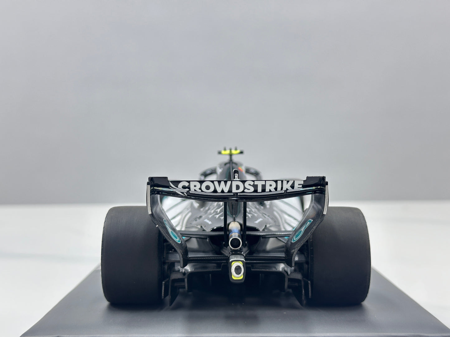 MINICHAMPS 1/18 Mercedes-AMG PETRONAS F1 Team W17 (K. Antonelli – 2026 Japanese Grand Prix Winner) – Silver Livery (117260312)