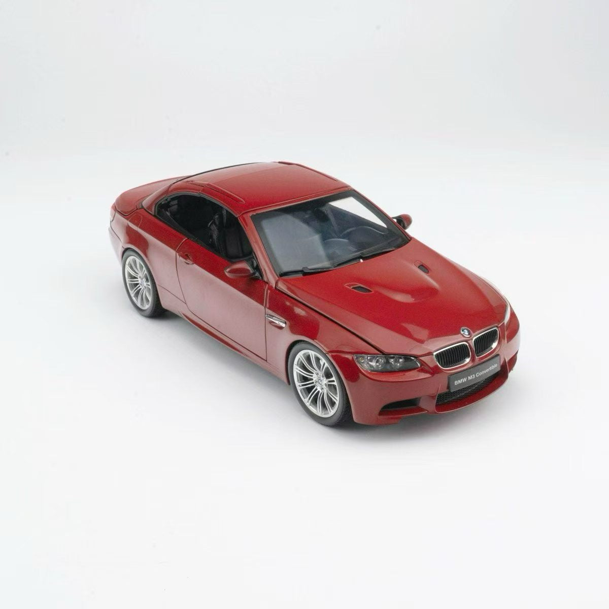 Kyosho 1:18 BMW M3 Converse (E93M) - Pre-order available in four colors, alloy alloy, fully open.