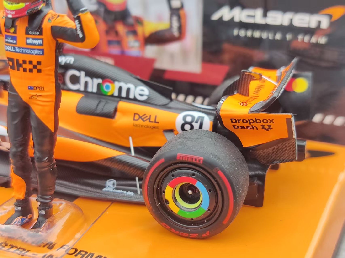 MINICHAMPS 1/43 McLaren F1 Team MCL39 - Winner Spanish GP 2025 with driver figure and scoring board, Orange 533255181