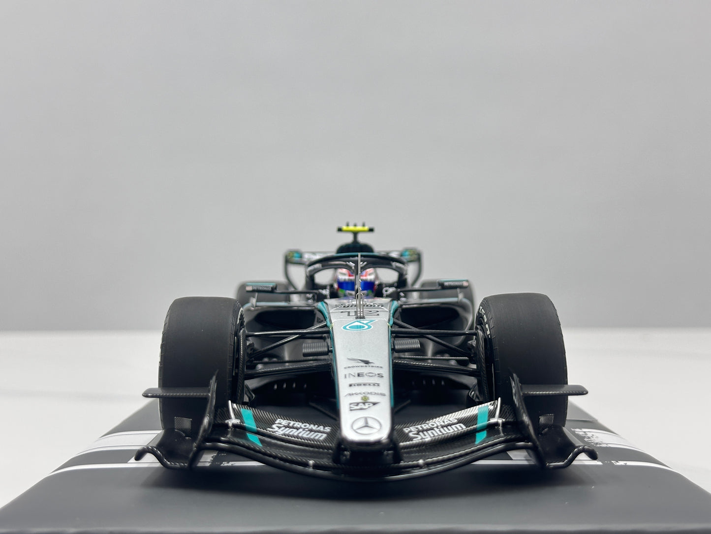 MINICHAMPS 1/18 Mercedes-AMG PETRONAS F1 Team W17 K. Antonelli – 2026 Chinese Grand Prix Winner, Silver Livery (117260212)