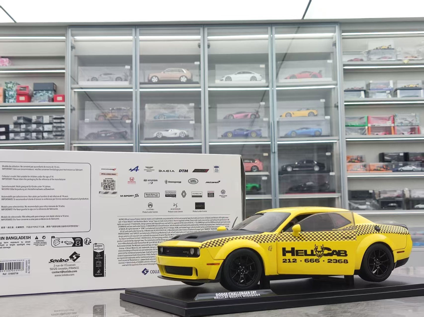 Solido 1/18 Dodge Challenger SRT Hellcat Redeye Widebody NYC Hellcab Yellow S1805716