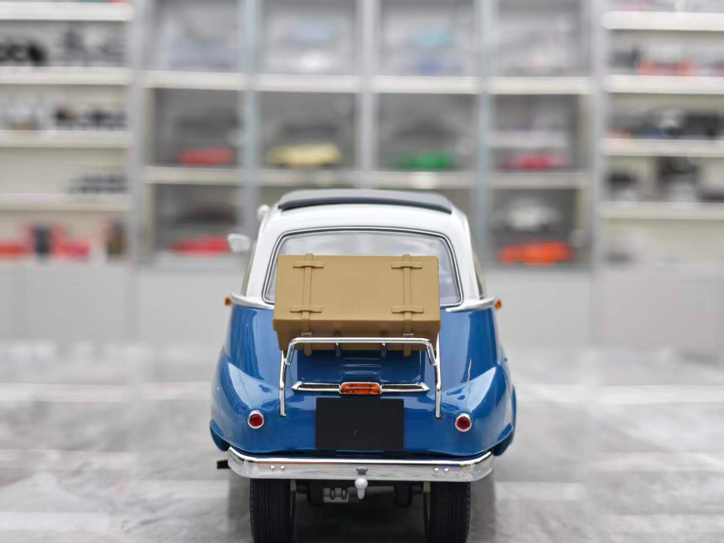 MINICHAMPS 1:18 BMW ISETTA -1955 Blue 110024000