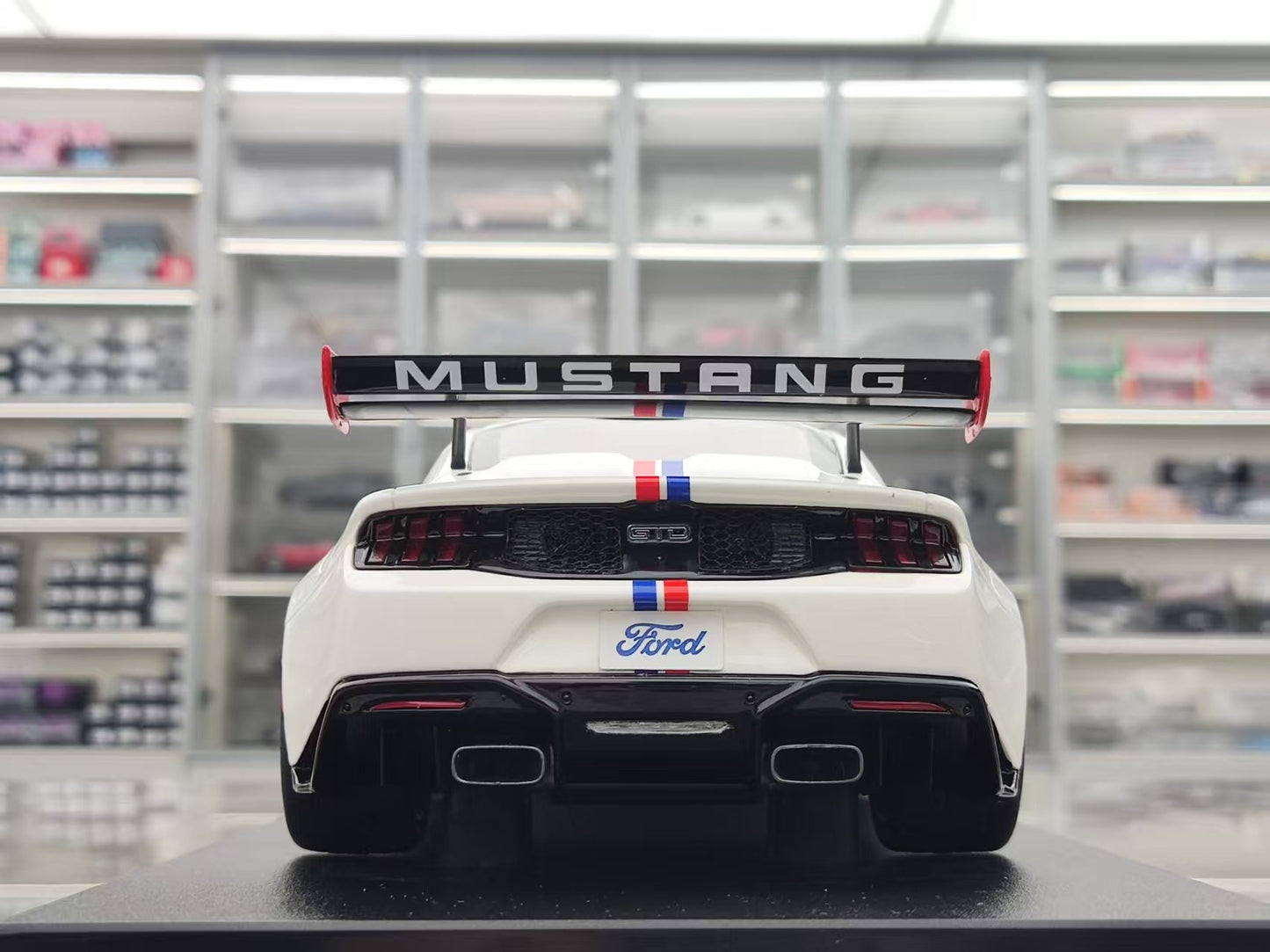 GT Spirit 1/18 Ford Mustang GTD "Spirit of America" Performance, White GT956