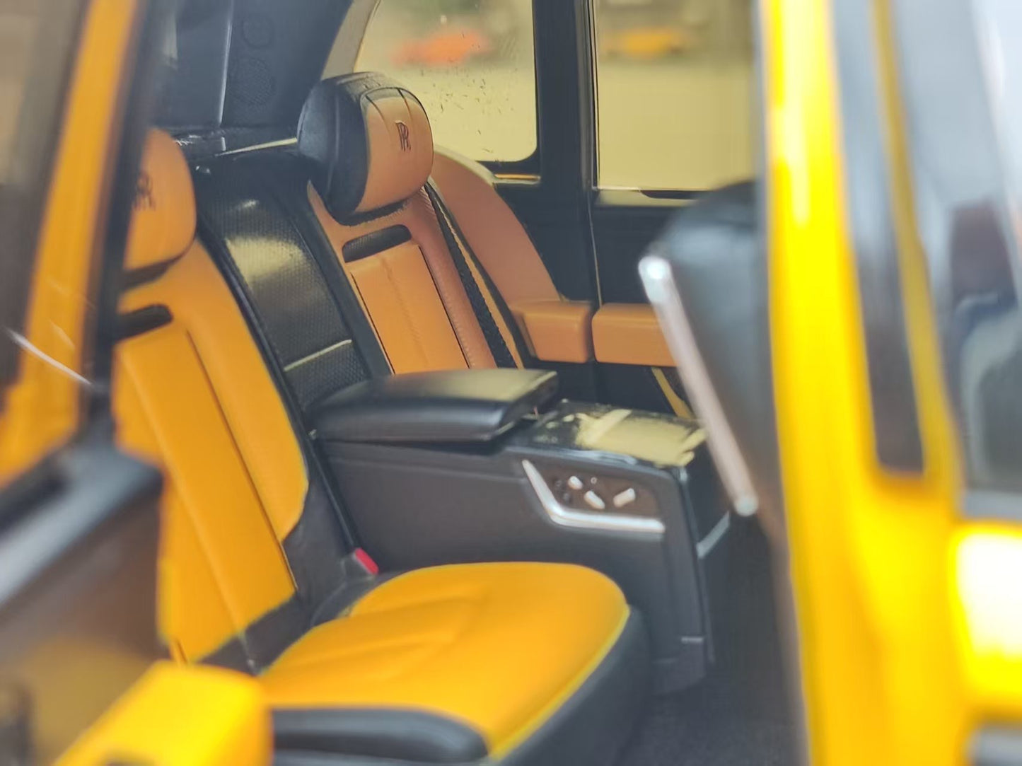 ZP 1/18 Rolls-Royce Cullinan BB Fishing Seat, Metallic Yellow ZP109