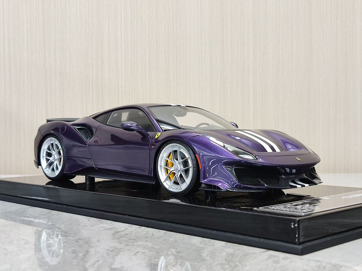 DM Pro 1/18 Ferrari 488 Pista – Purple (Black Base Version B) DGP002B