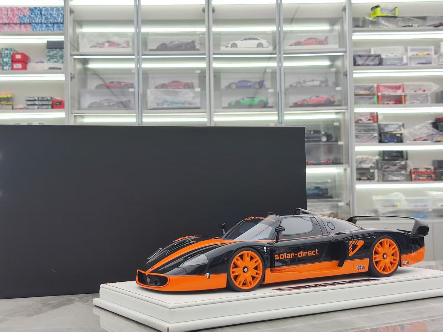 GL 1/18 Maserati MC12 Black and Orange Resin Model JS-GL022
