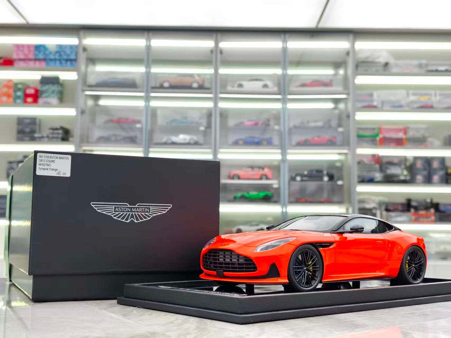 MOTORHELIX 1/18 Aston Martin DB12 COUPE Orange MH331